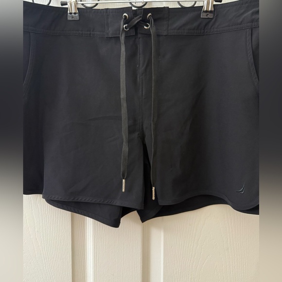 NWT - Nautica Women’s 4.5” Stretch Quick Dry Board Short Swim Bottoms - Picture 4 of 5